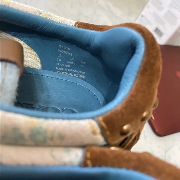 Coach C122 with Fringe Size 7B - Picture 5 of 10